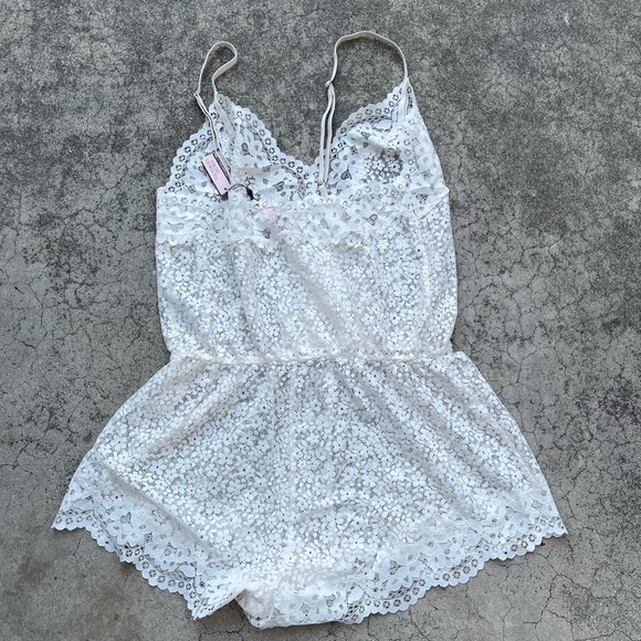 NWT Victoria’s Secret Sexy Lace Cream Romper size medium intimates sleepwear - Picture 2 of 7